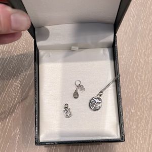 Pyrrha Jewellery. 30” cable chain with 3x pendants all Pyrrha.